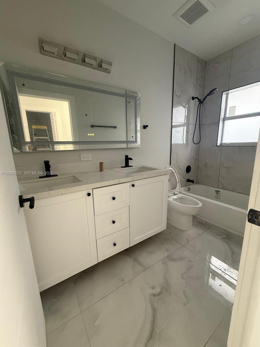 2445 Taft Street - Property Photo 10