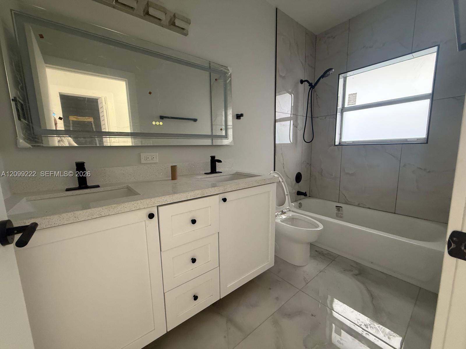 2445 Taft Street - Property Photo 11