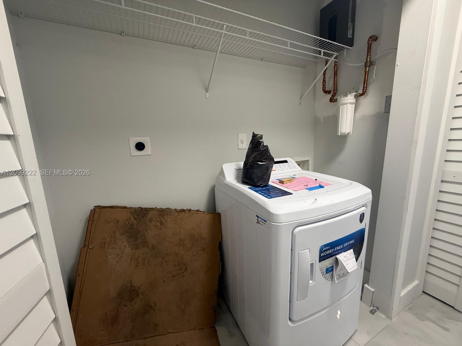 2445 Taft Street - Property Photo 13