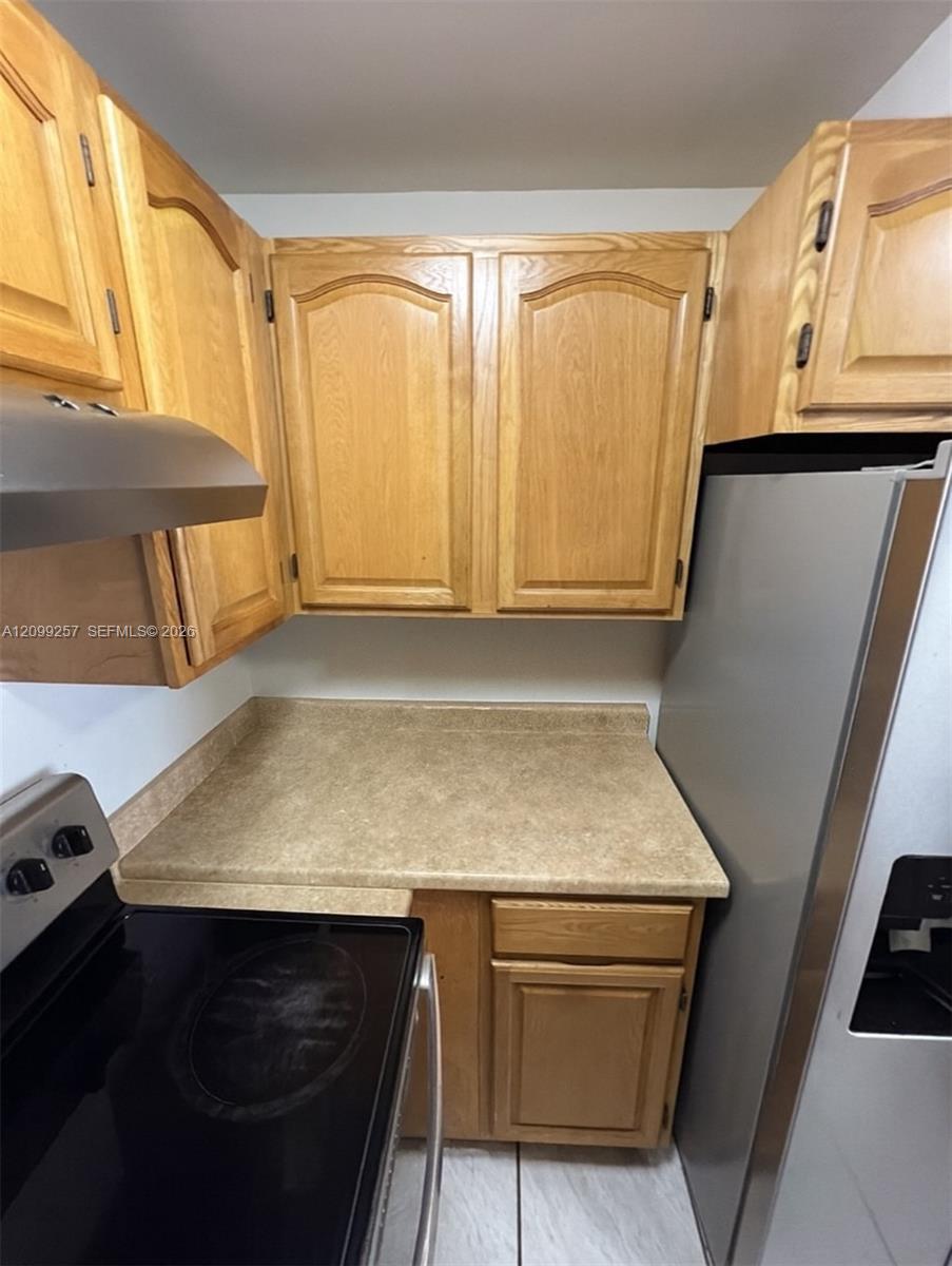 9686 Fontainebleau Boulevard 402 Property Photo 2