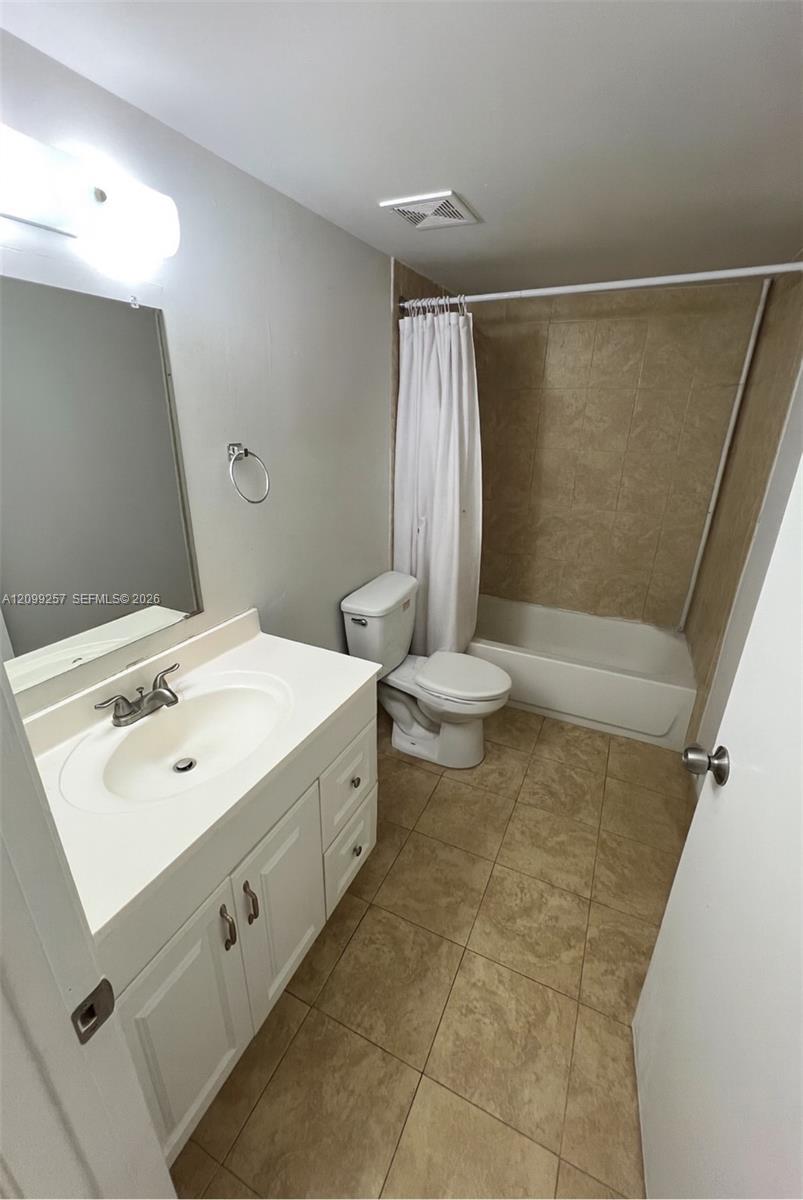 9686 Fontainebleau Boulevard 402 Property Photo 4
