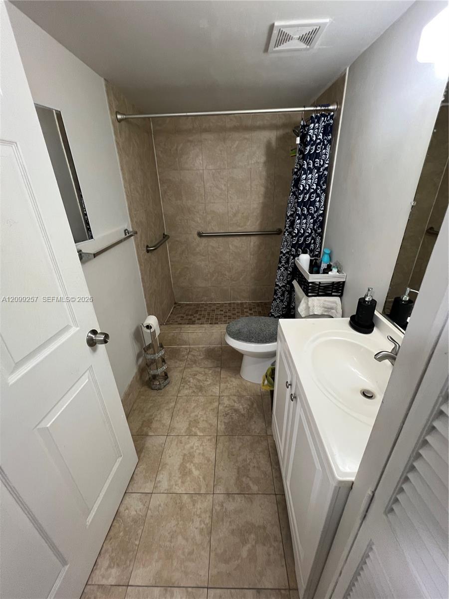 9686 Fontainebleau Boulevard 402 Property Photo 6