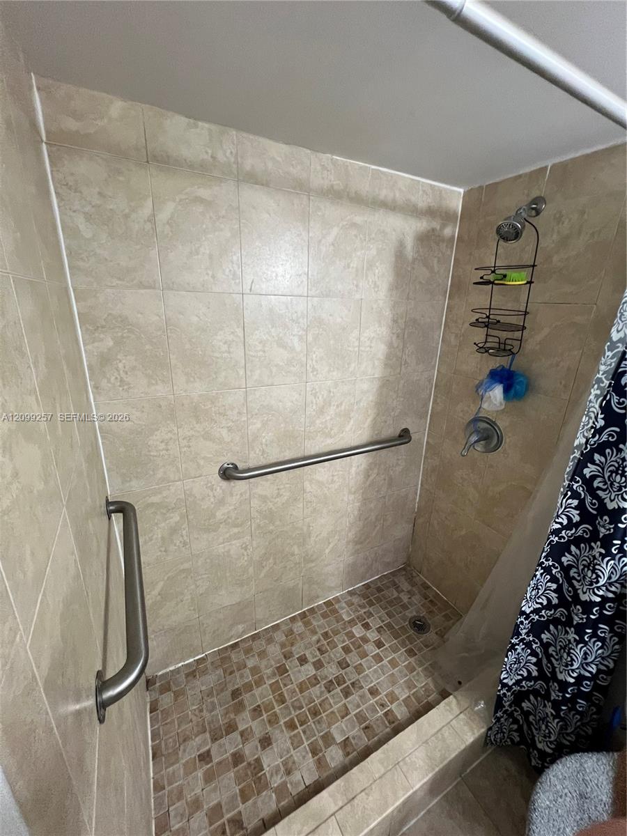 9686 Fontainebleau Boulevard 402 Property Photo 7