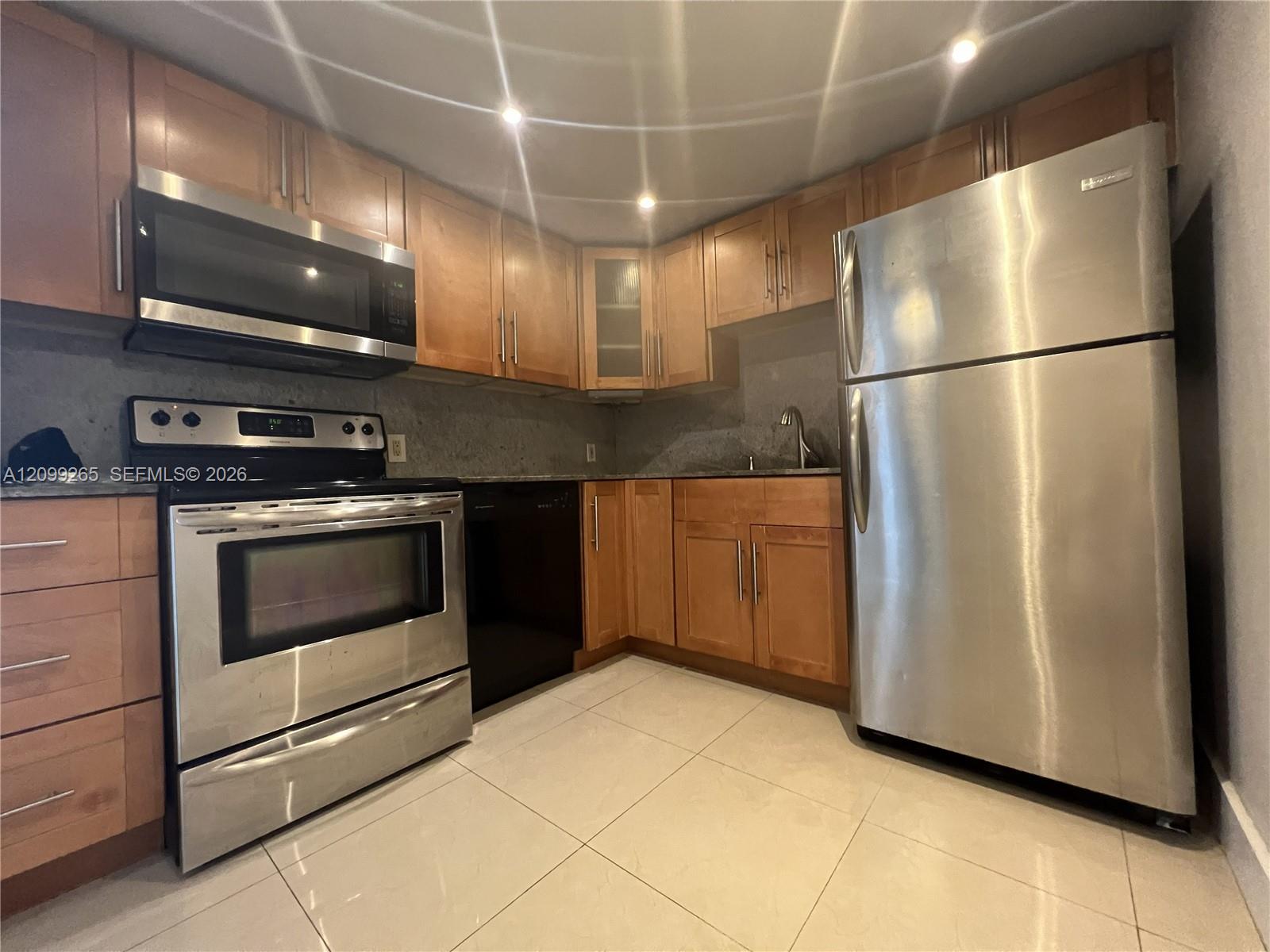 100 Bayview Drive 2012 Property Photo 5