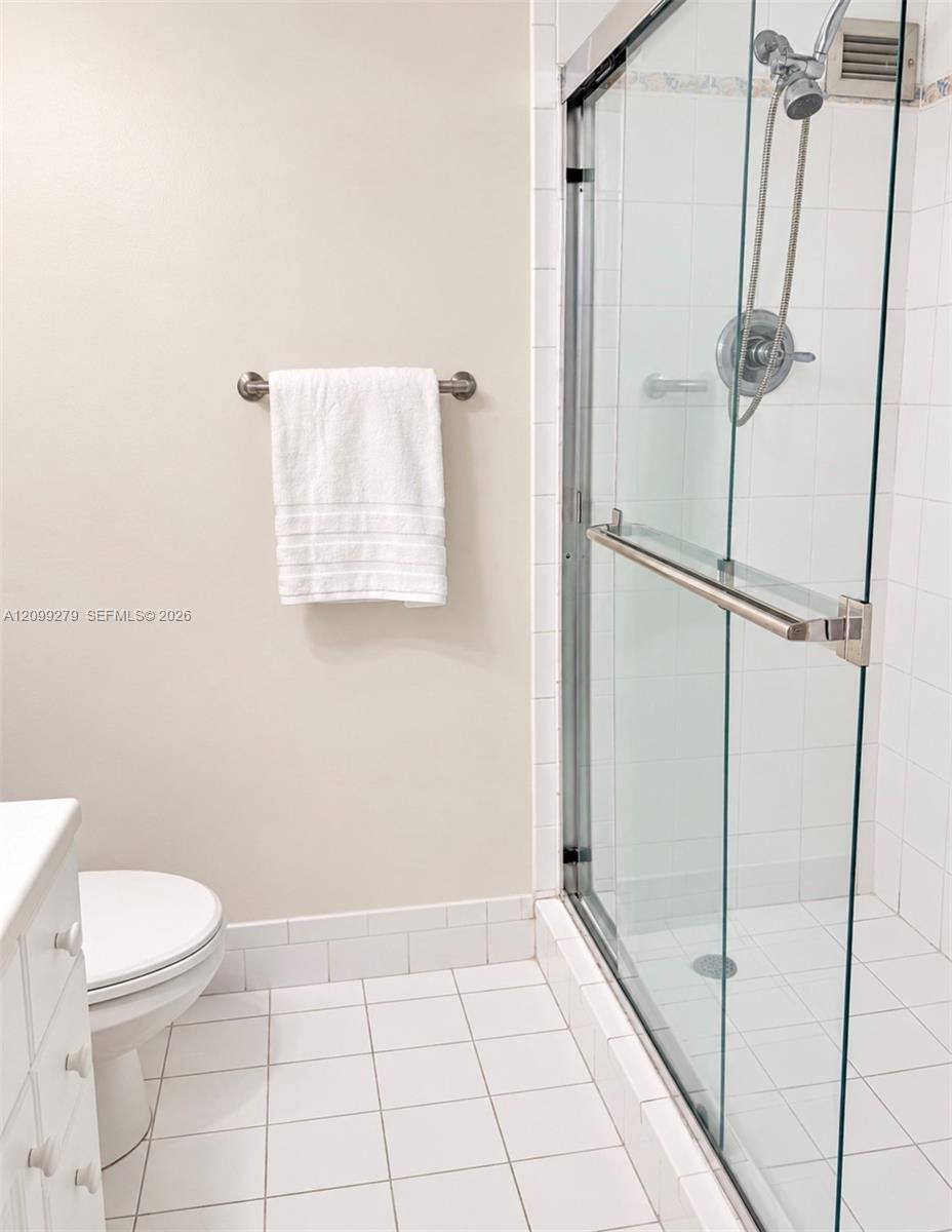 5151 Collins Avenue 921 Property Photo 9