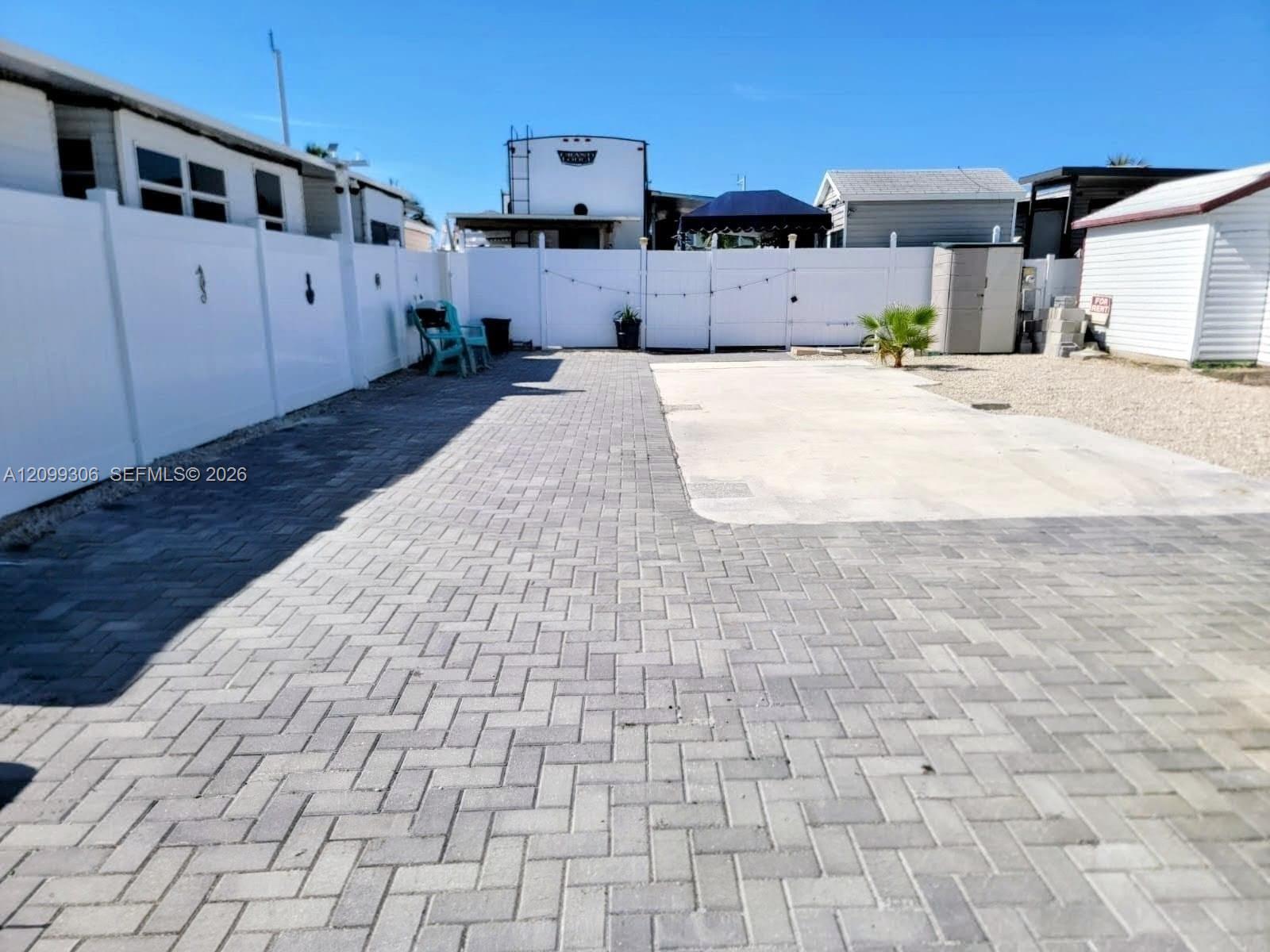 325 Calusa Street Property Photo 1