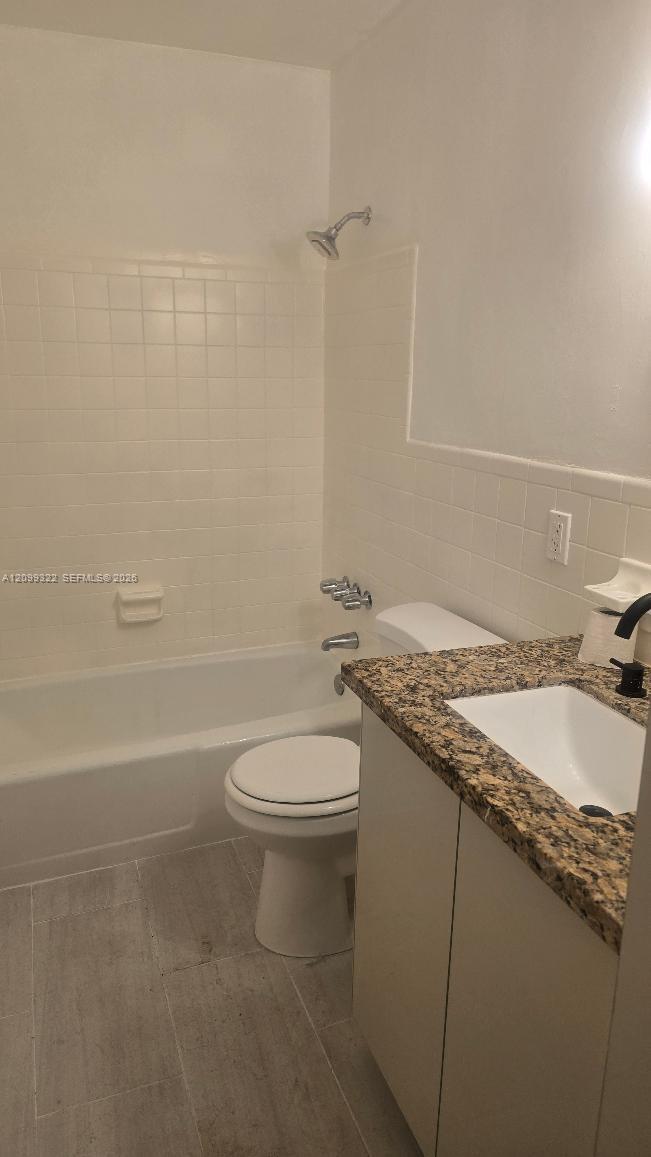 1400 N 17th Avenue 5 Property Photo 4