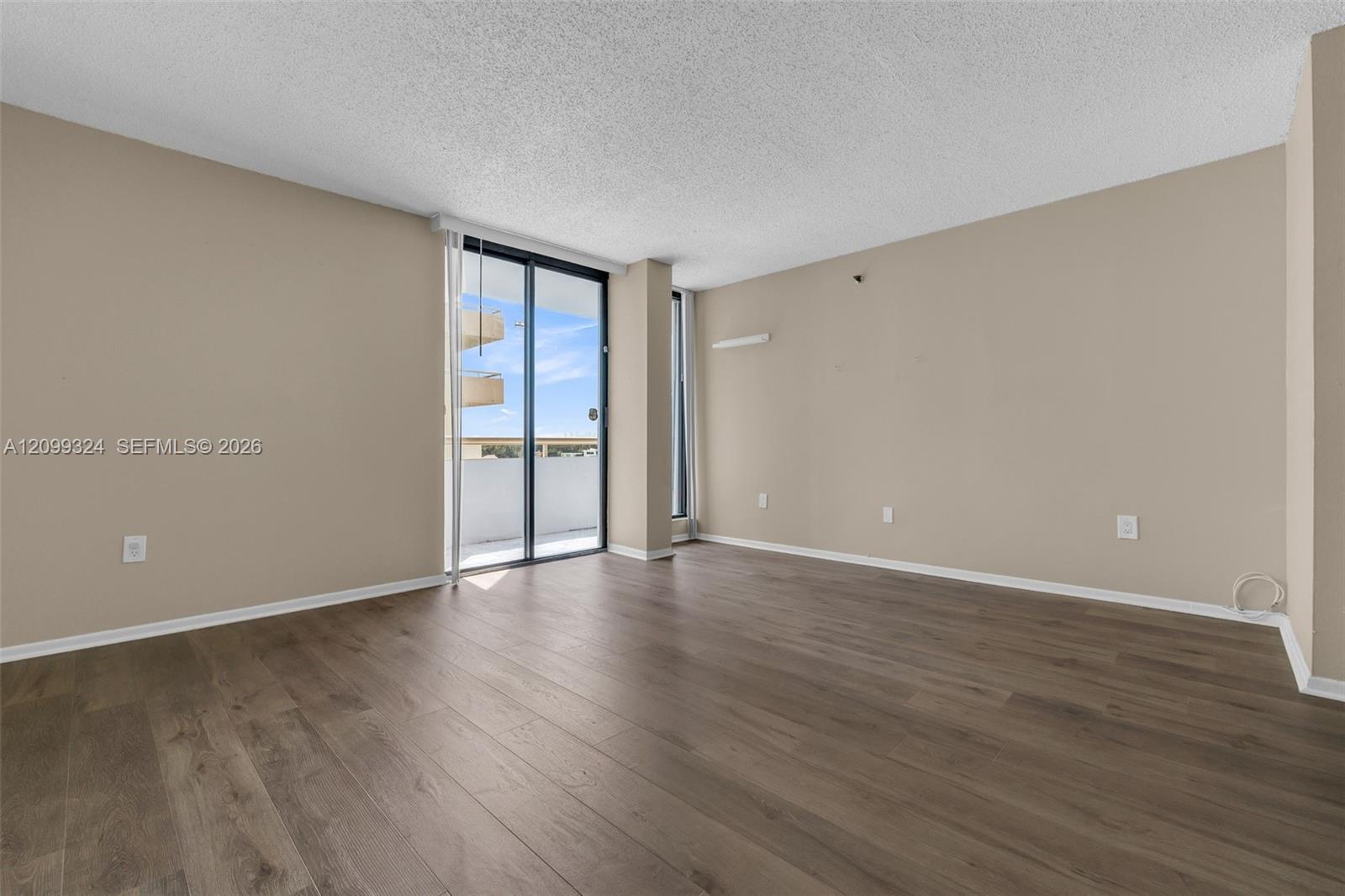 6830 Indian Creek Drive 6d Property Photo 4