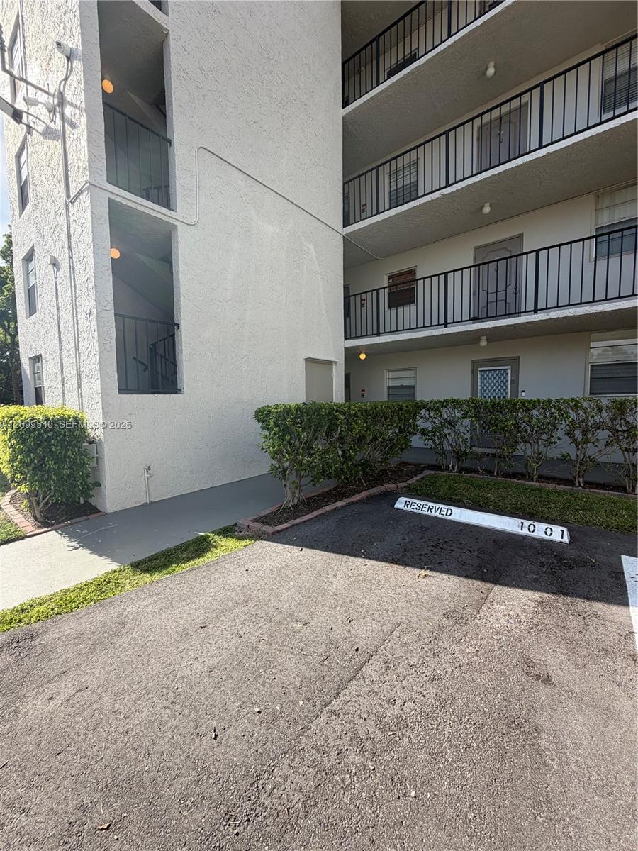 9235 Lagoon Place 116 Property Photo 3