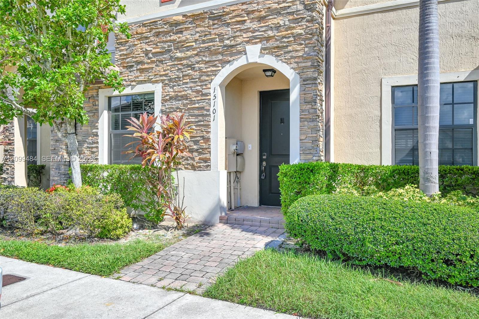 A12099484 Property Photo 4