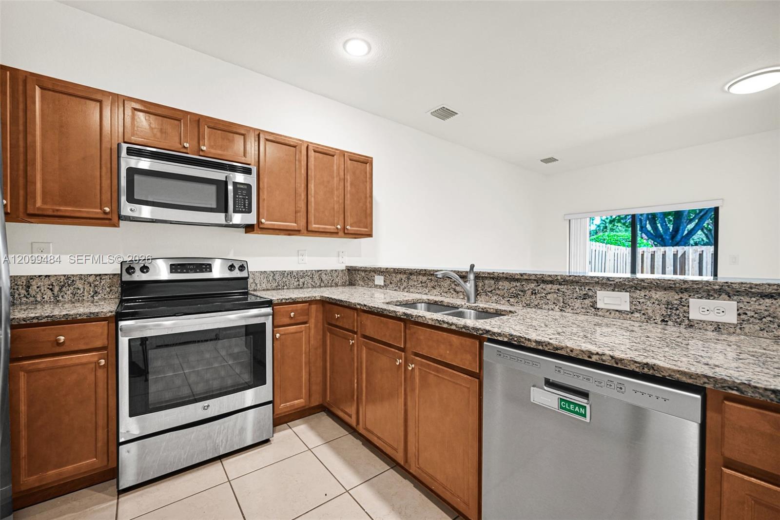 A12099484 Property Photo 12