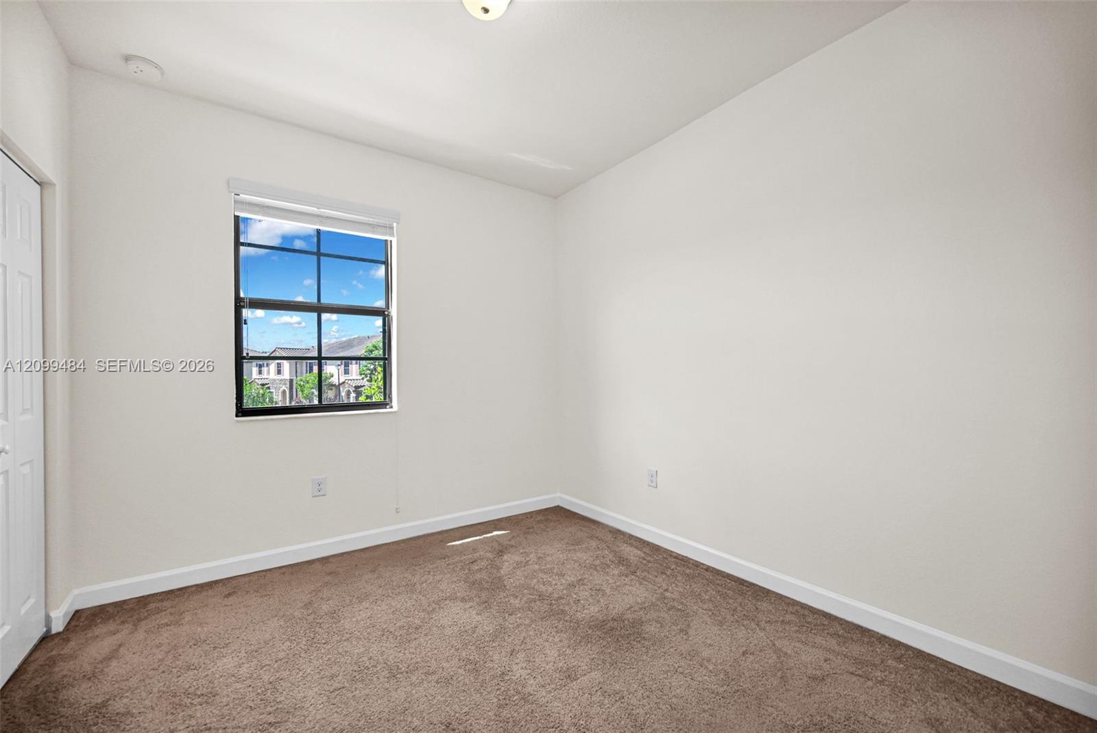 A12099484 Property Photo 38