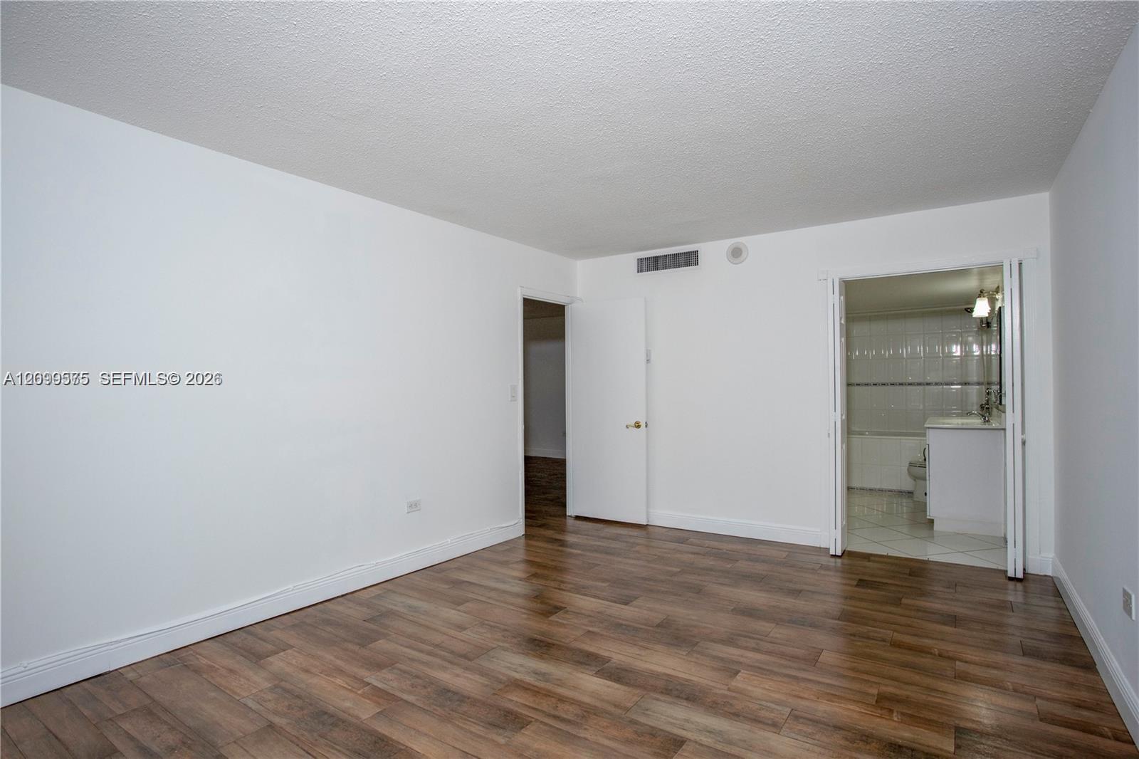 A12099575 Property Photo 23