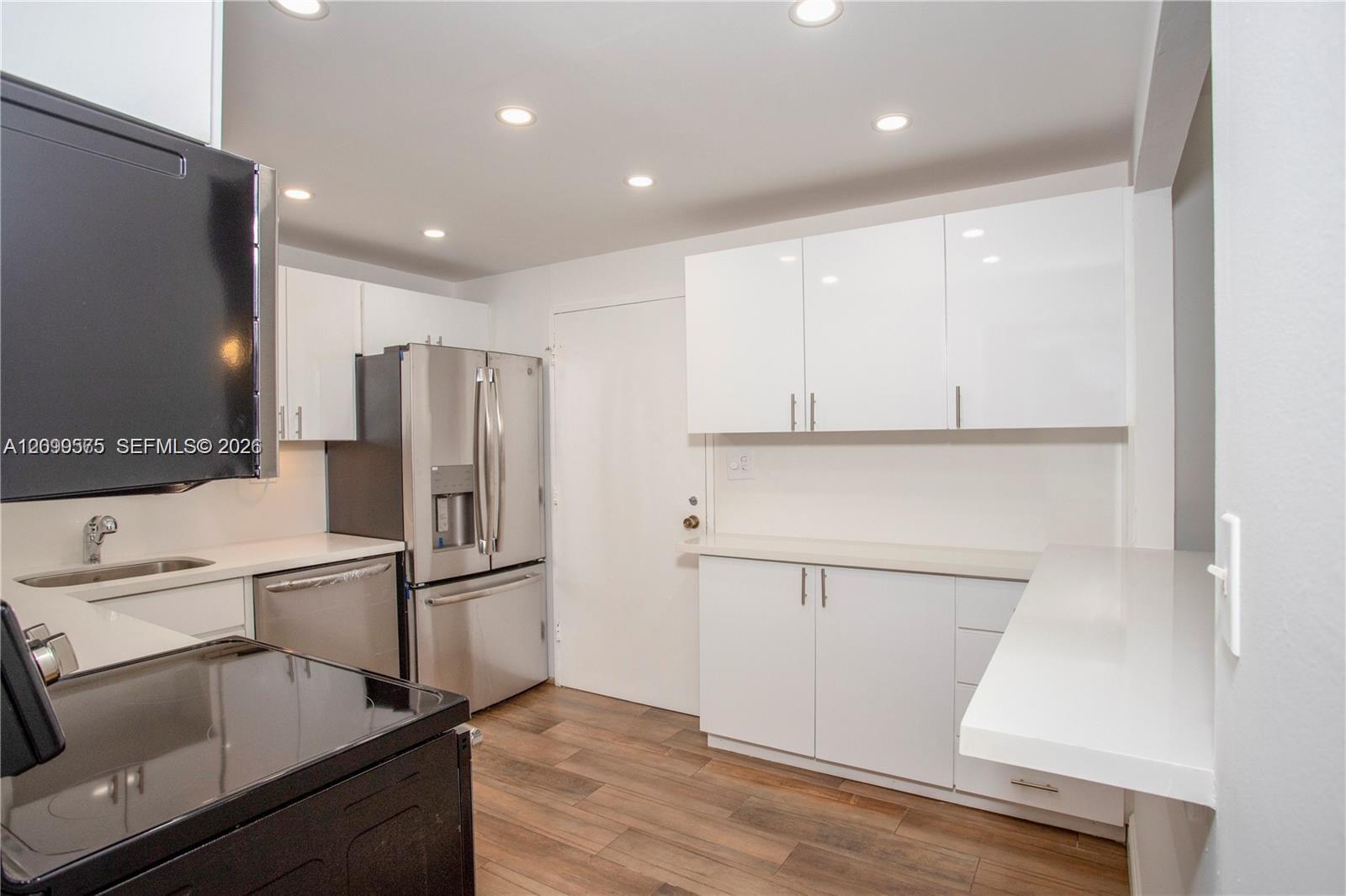 A12099575 Property Photo 28