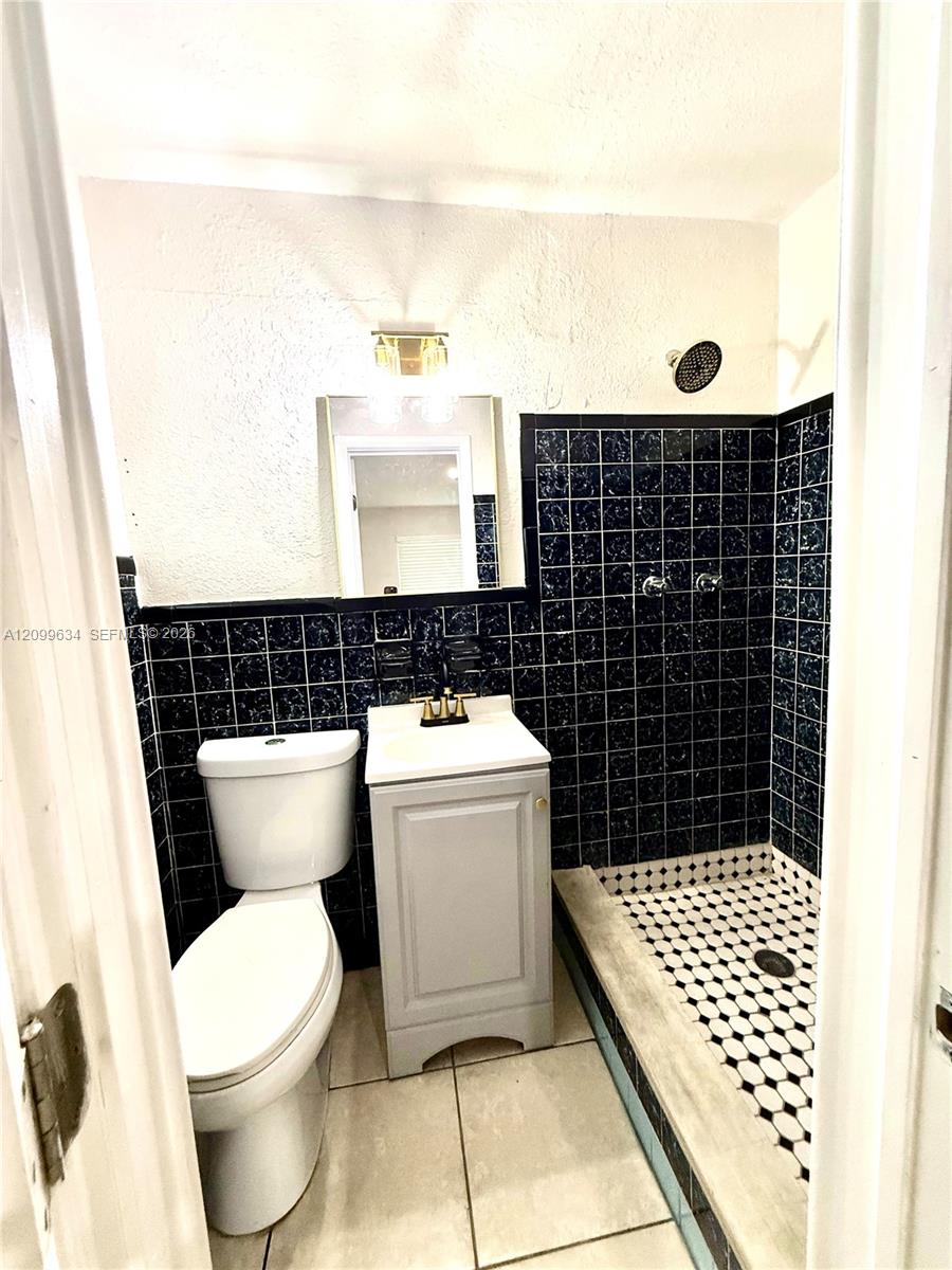 1002 S 28th Avenue 0 Property Photo 6