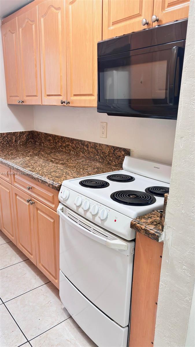 10905 N Kendall Drive 406 Property Photo 8