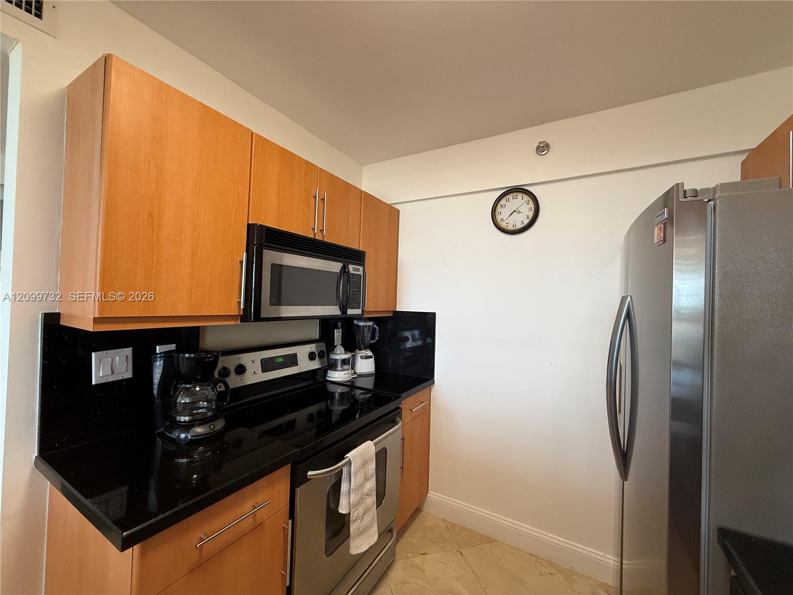 100 Lincoln Road 848 Property Photo 8