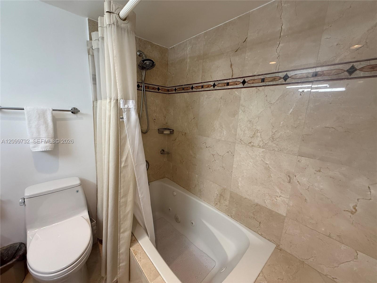 100 Lincoln Road 848 Property Photo 17