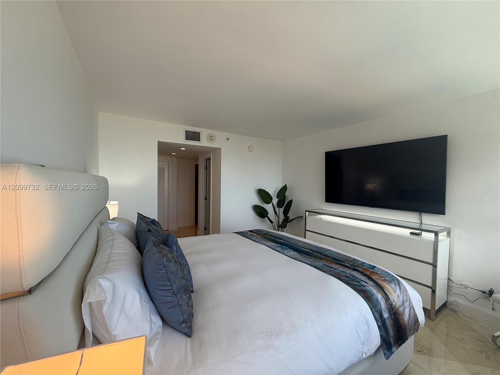 100 Lincoln Road 848 Property Photo 22