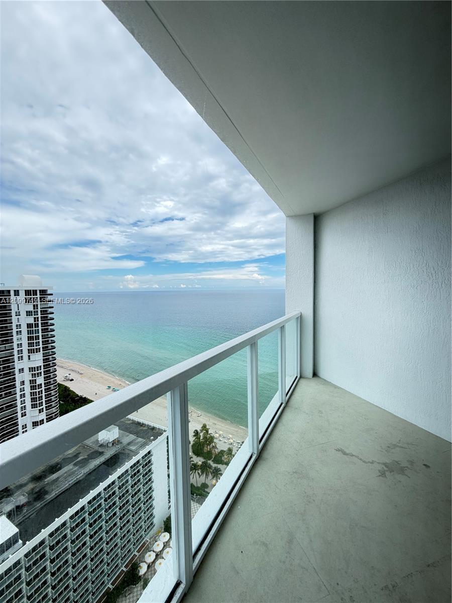 16699 Collins Avenue 2806 Property Photo 1