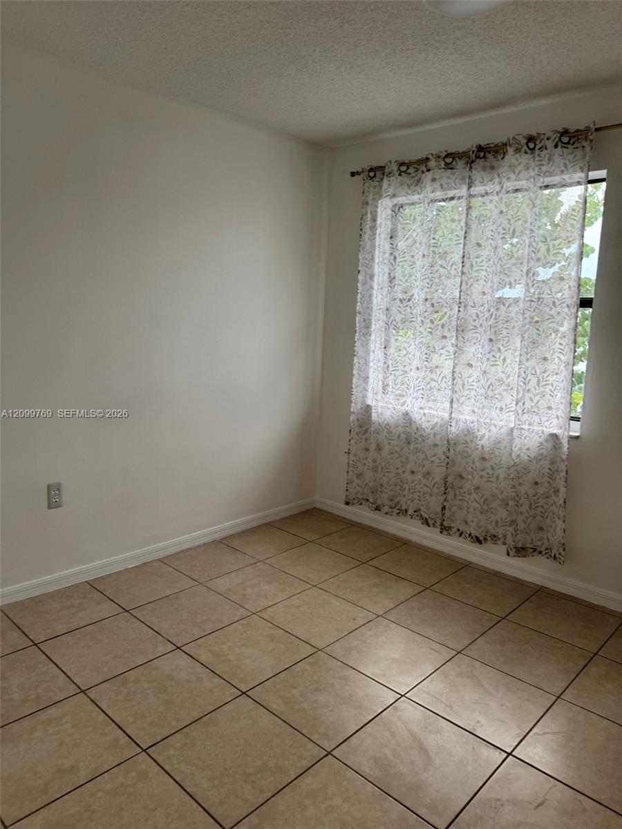 2091 W 54th Terrace 37 Property Photo 3