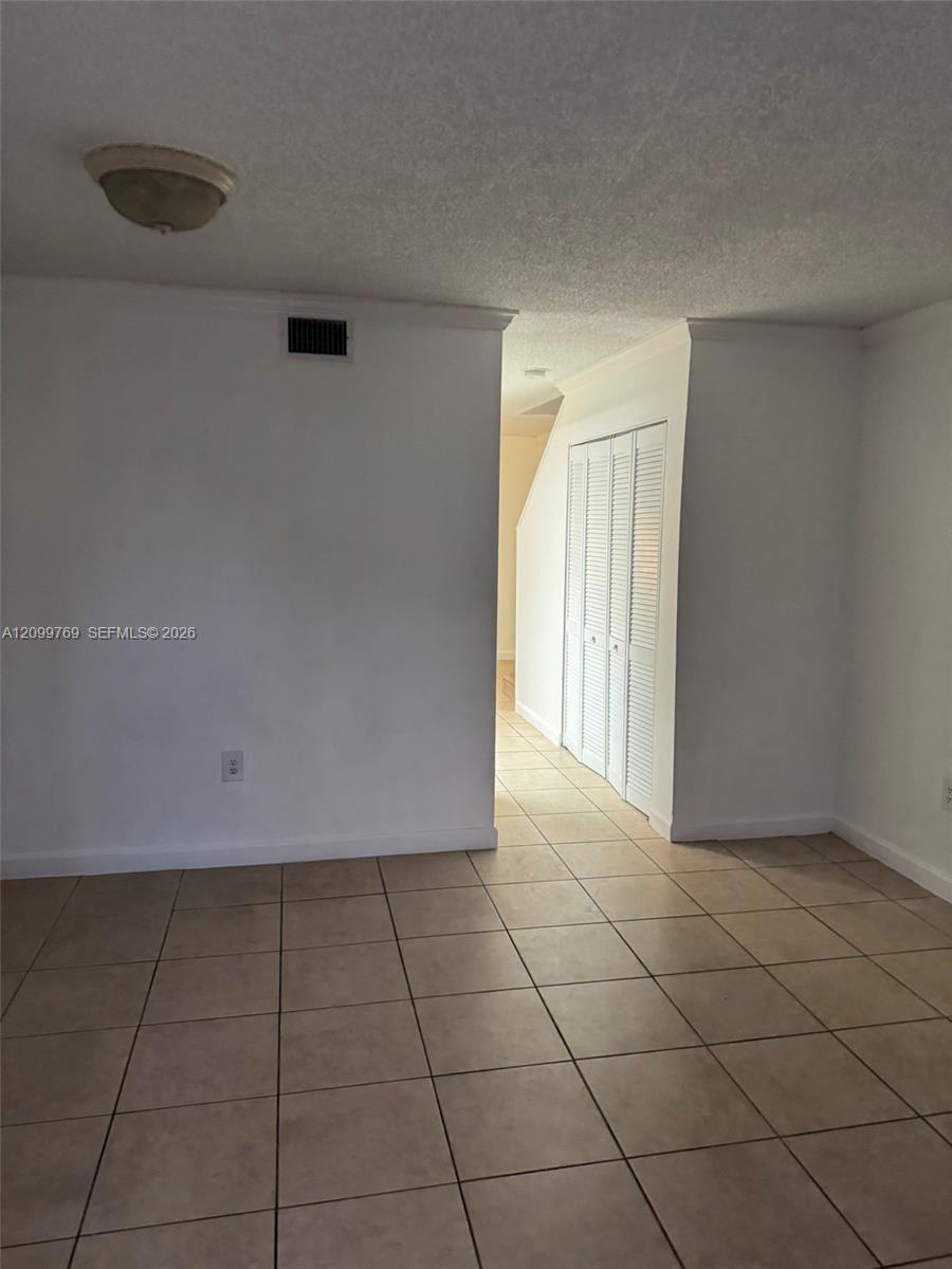 2091 W 54th Terrace 37 Property Photo 4