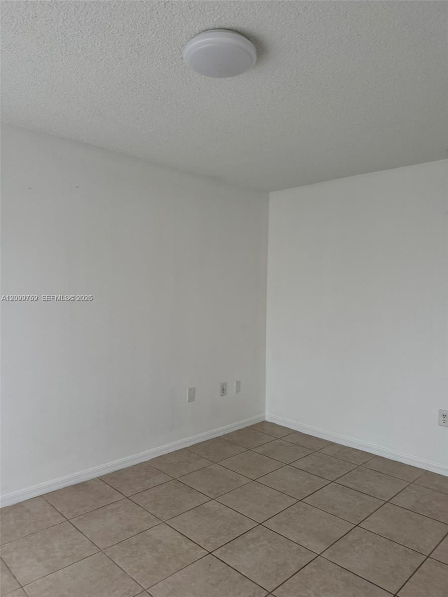 2091 W 54th Terrace 37 Property Photo 13