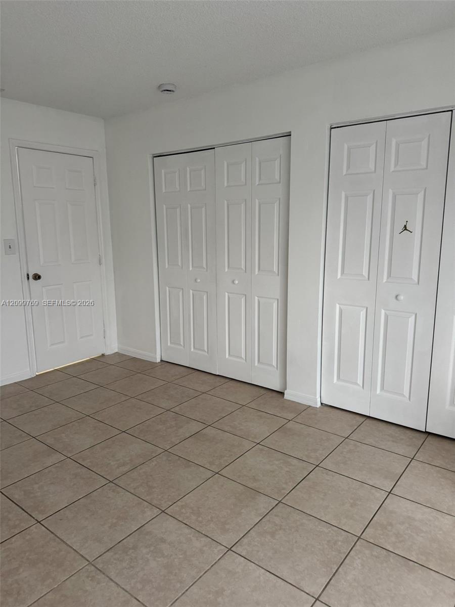 2091 W 54th Terrace 37 Property Photo 14