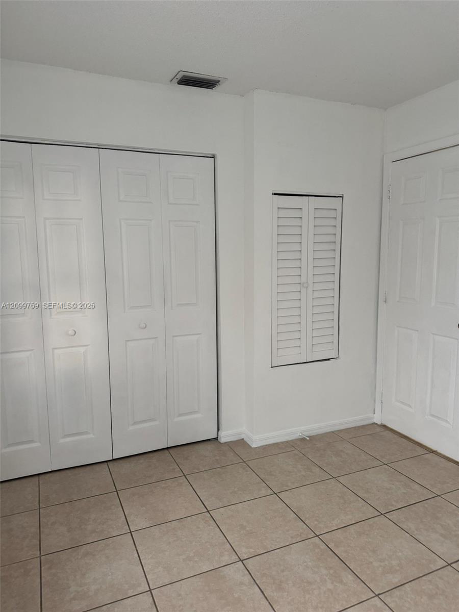 2091 W 54th Terrace 37 Property Photo 15