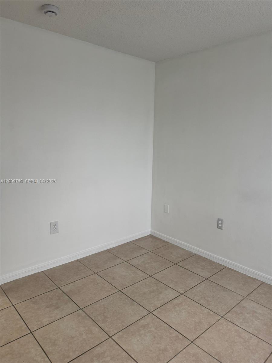 2091 W 54th Terrace 37 Property Photo 16