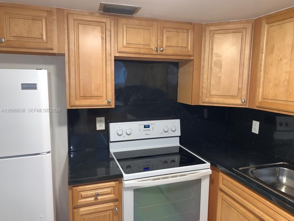 2525 Polk Street 3 Property Photo 2