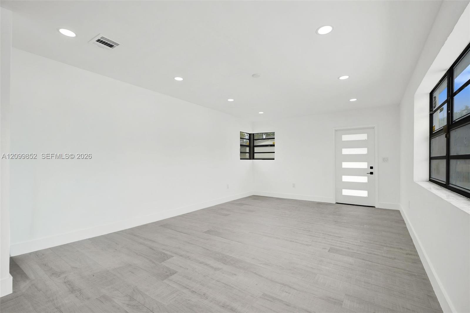 16911 Ne 6th Avenue Property Photo 25