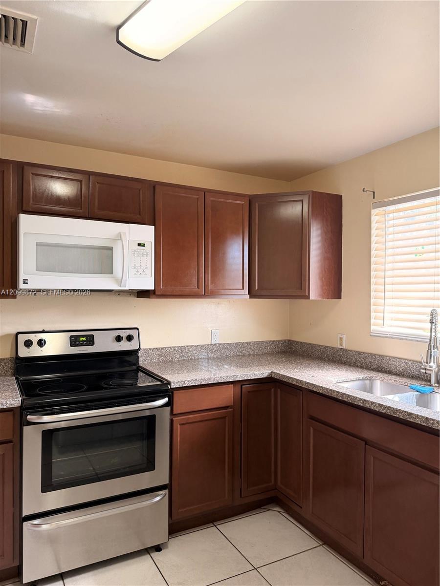 1209 Sussex Drive Property Photo 4