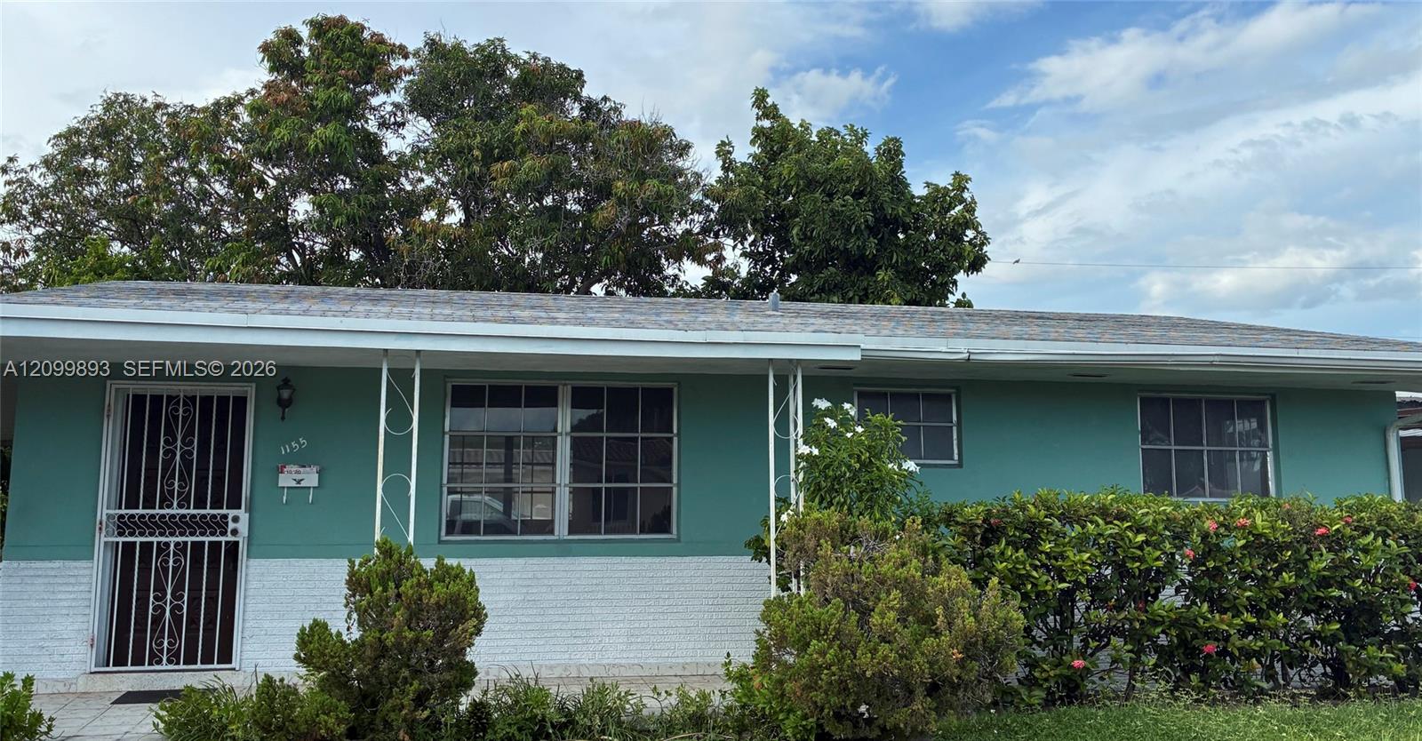 1155 W 33rd Place Property Photo 1