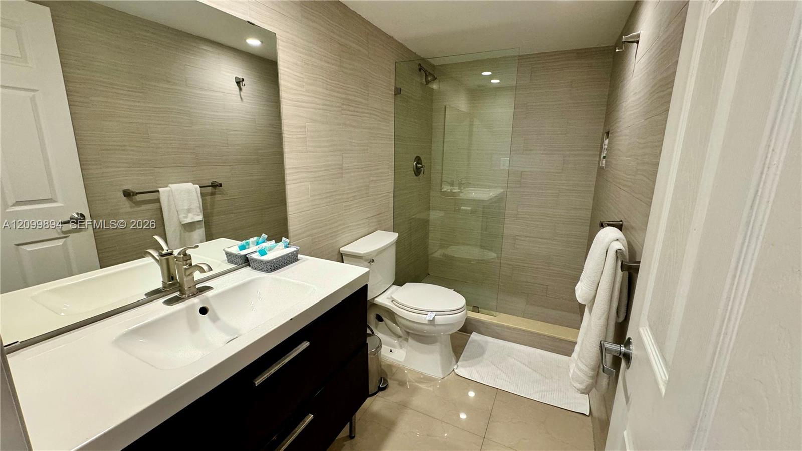 19370 Collins Avenue 201 Property Photo 10