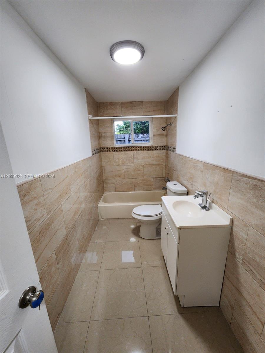 520 E 49th Street Property Photo 2