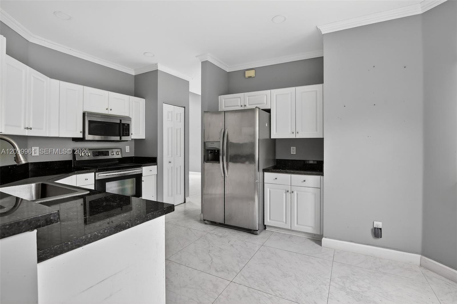 10755 Sw 17th Place Property Photo 11