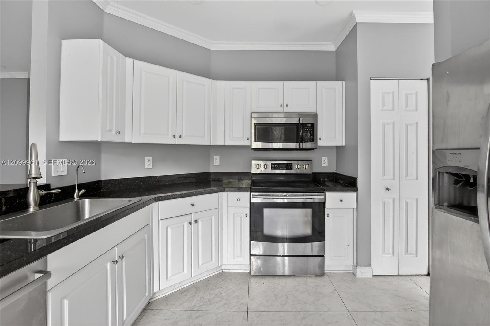 10755 Sw 17th Place Property Photo 12