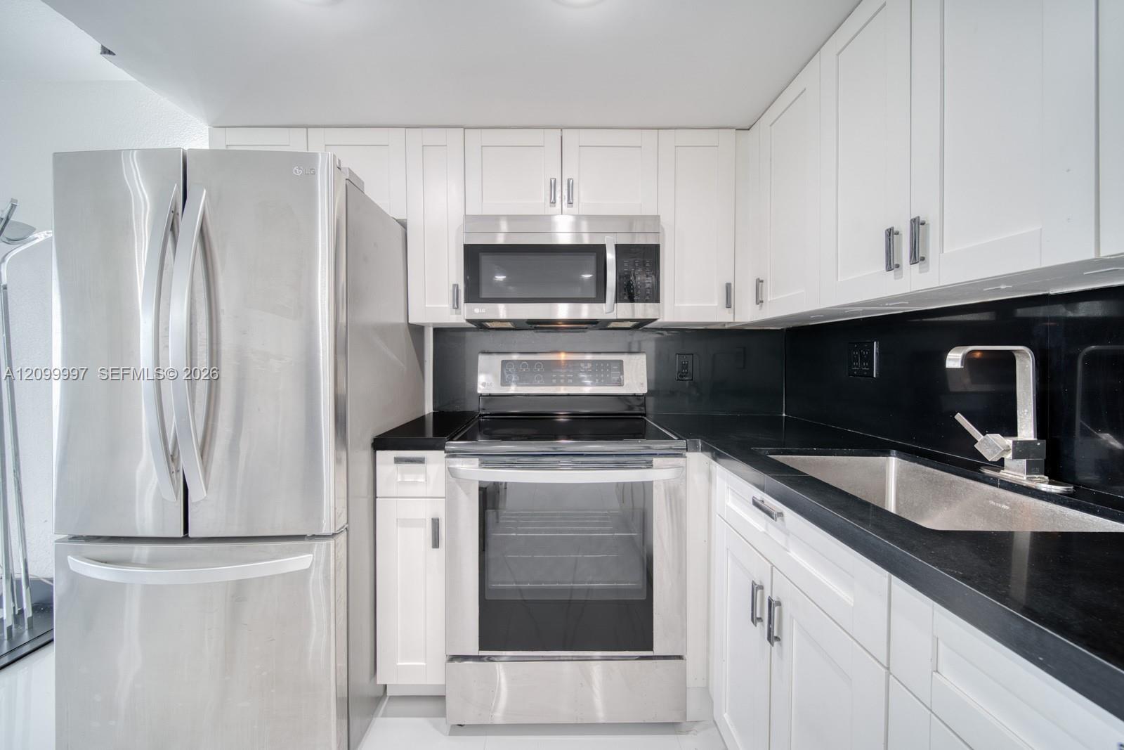 300 Oregon Street 507 Property Photo 2