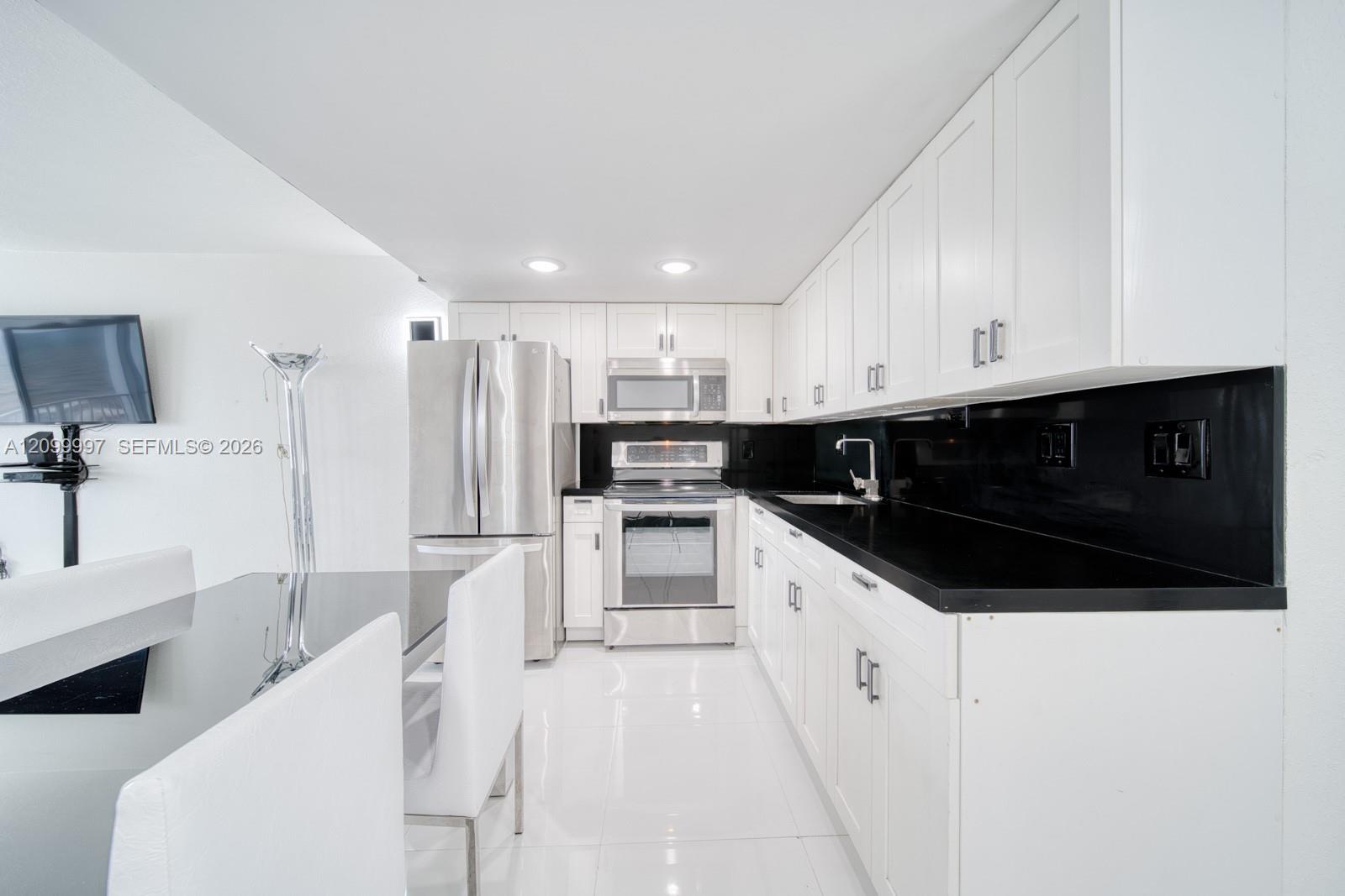 300 Oregon Street 507 Property Photo 9