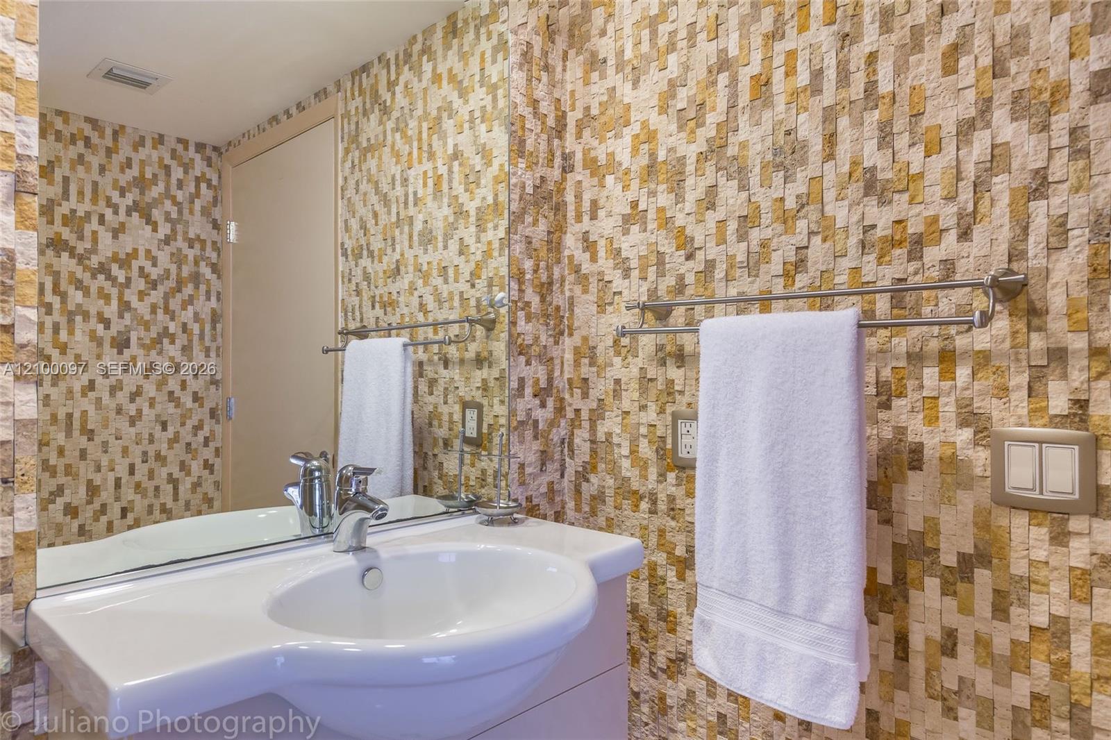 1830 S Ocean Drive 1107 Property Photo 11
