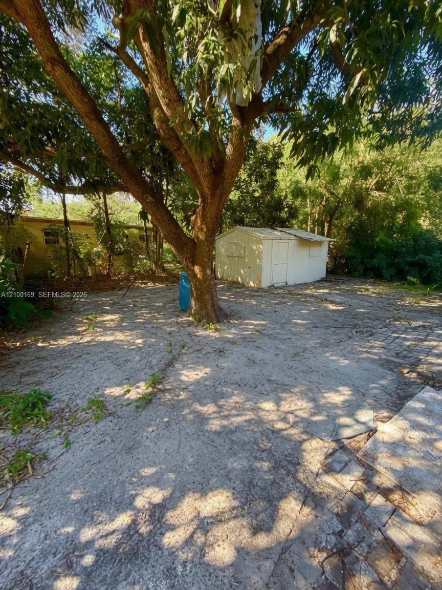 1100 N 24th Avenue Property Photo 5