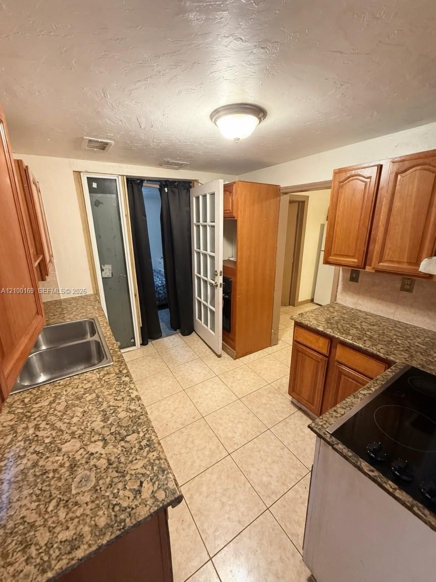 1100 N 24th Avenue Property Photo 16