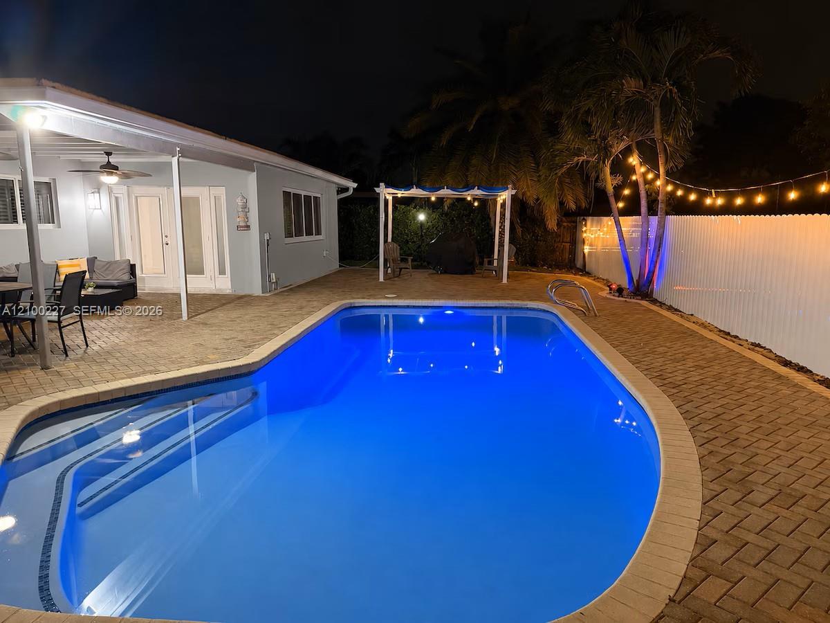 10911 Taft Street Property Photo 3