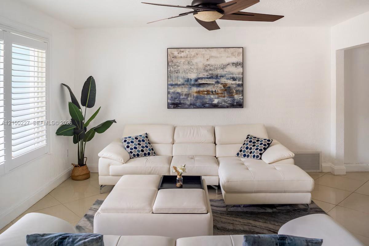 10911 Taft Street Property Photo 4