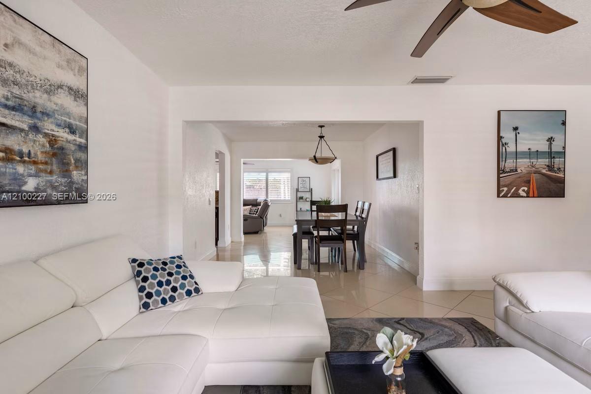 10911 Taft Street Property Photo 5