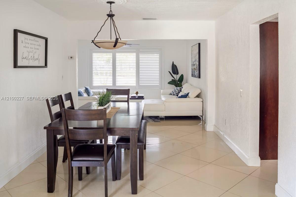 10911 Taft Street Property Photo 6