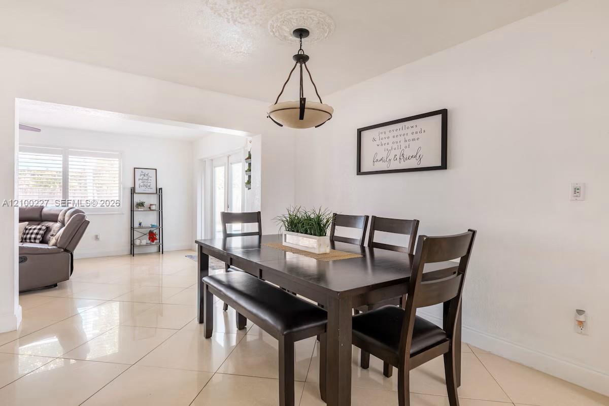 10911 Taft Street Property Photo 8