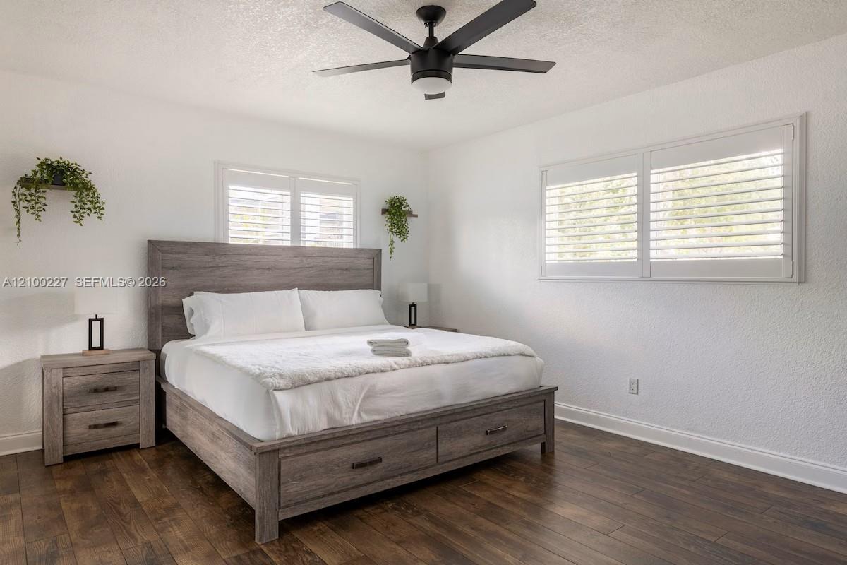 10911 Taft Street Property Photo 13