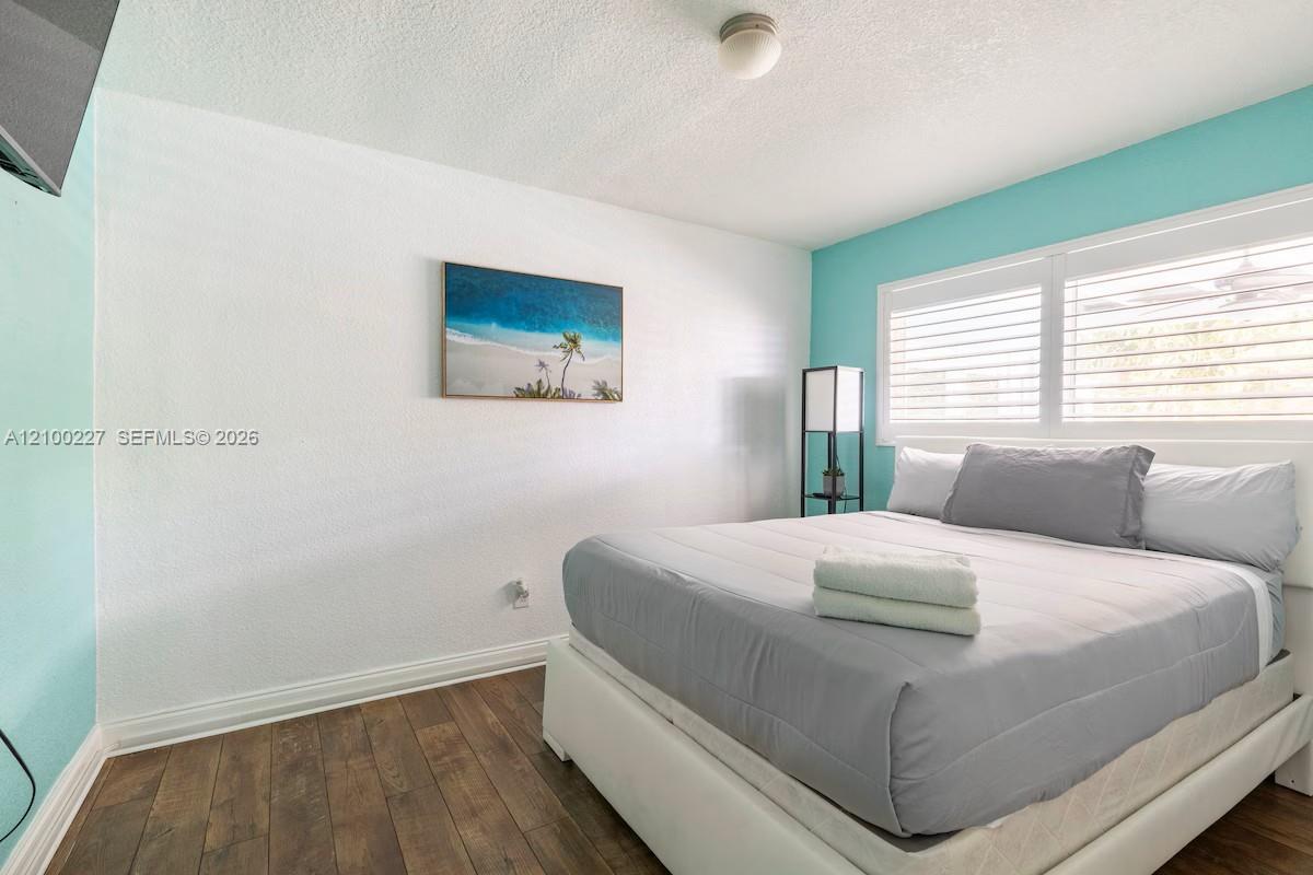 10911 Taft Street Property Photo 15